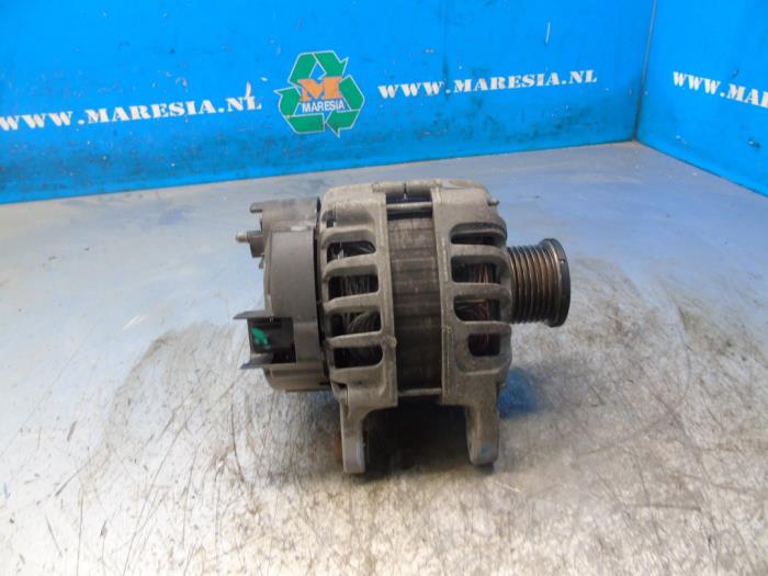 Gebruikte Dynamo Renault Clio IV (5R) 0.9 Energy TCE 90 12V Prijs € 42,00 Margeregeling aangeboden door Maresia Auto Recycling B.V.