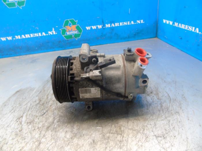 Gebruikte Aircopomp Renault Clio IV (5R) 0.9 Energy TCE 90 12V Prijs € 78,75 Margeregeling aangeboden door Maresia Auto Recycling B.V.
