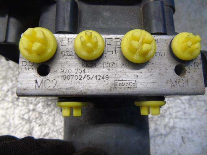 ABS Pomp van een Ford Transit Custom 2.0 TDCi 16V Eco Blue 170 2019