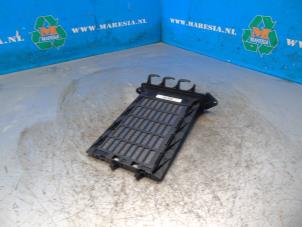 Gebruikte Kachel Verwarmingselement Renault Zoé (AG) R90 Prijs € 31,50 Margeregeling aangeboden door Maresia Auto Recycling B.V.