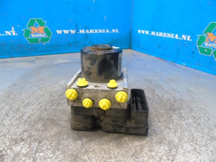 Gebruikte ABS Pomp Renault Twingo II (CN) 1.2 16V Prijs € 73,50 Margeregeling aangeboden door Maresia Auto Recycling B.V.