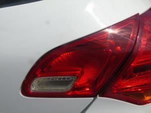 Gebruikte Achterlicht rechts Opel Astra J (PC6/PD6/PE6/PF6) 1.4 16V ecoFLEX Prijs € 21,00 Margeregeling aangeboden door Maresia Auto Recycling B.V.