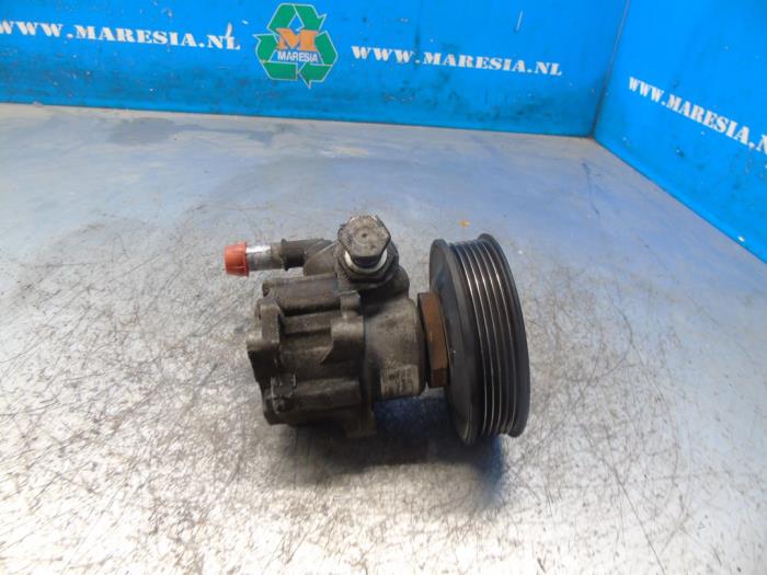 Gebruikte Pomp Servo Volkswagen New Beetle (9C1/9G1) 1.4 16V Prijs € 26,25 Margeregeling aangeboden door Maresia Auto Recycling B.V.