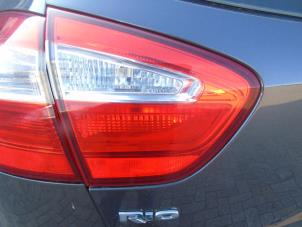 Gebruikte Achterlicht links Kia Rio III (UB) 1.1 CRDi VGT 12V Prijs € 31,50 Margeregeling aangeboden door Maresia Auto Recycling B.V.