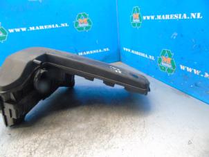 Gebruikte Luchtfilterhuis Renault Twingo II (CN) 1.2 16V Prijs € 42,00 Margeregeling aangeboden door Maresia Auto Recycling B.V.