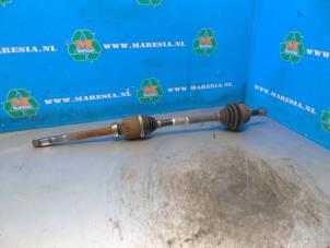Gebruikte Aandrijfas rechts-voor Peugeot 208 I (CA/CC/CK/CL) 1.2 12V e-THP PureTech 110 Prijs € 78,75 Margeregeling aangeboden door Maresia Auto Recycling B.V.