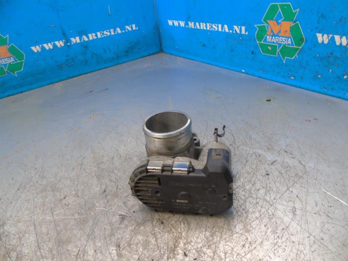 Gebruikte Gasklephuis Ford Fiesta 6 (JA8) 1.25 16V Prijs € 47,25 Margeregeling aangeboden door Maresia Auto Recycling B.V.