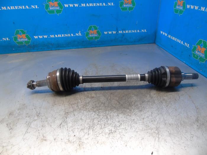 Gebruikte Aandrijfas links-voor Peugeot Expert (V1/VA/VB/VE/VF/VT/VY) 1.5 BlueHDi 120 Prijs € 262,50 Margeregeling aangeboden door Maresia Auto Recycling B.V.
