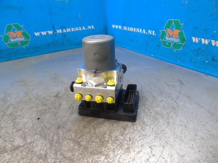 Gebruikte ABS Pomp Peugeot Expert (V1/VA/VB/VE/VF/VT/VY) 1.5 BlueHDi 120 Prijs € 262,50 Margeregeling aangeboden door Maresia Auto Recycling B.V.