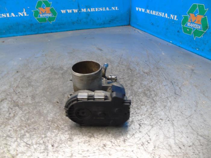 Gebruikte Gasklephuis Hyundai i20 1.2i 16V Prijs € 47,25 Margeregeling aangeboden door Maresia Auto Recycling B.V.