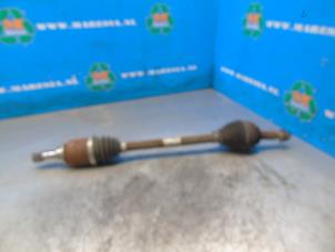 Gebruikte Aandrijfas links-voor Dacia Sandero II 0.9 TCE 12V Prijs € 78,75 Margeregeling aangeboden door Maresia Auto Recycling B.V.