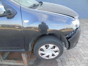 Gebruikte Scherm rechts-voor Dacia Sandero II 0.9 TCE 12V Prijs € 105,00 Margeregeling aangeboden door Maresia Auto Recycling B.V.