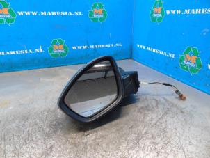 Gebruikte Spiegel Buiten links Peugeot 208 I (CA/CC/CK/CL) 1.2 Vti 12V PureTech 82 Prijs € 47,25 Margeregeling aangeboden door Maresia Auto Recycling B.V.