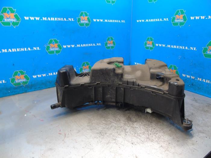 Gebruikte Ureumreservoir Mercedes Citan (415.6) 1.5 108 CDI Prijs € 367,50 Margeregeling aangeboden door Maresia Auto Recycling B.V.