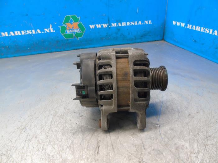 Gebruikte Dynamo Renault Clio IV Estate/Grandtour (7R) 0.9 Energy TCE 90 12V Prijs € 42,00 Margeregeling aangeboden door Maresia Auto Recycling B.V.