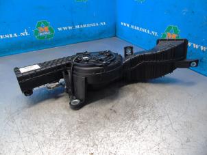 Gebruikte Accu ventilator Ford Mondeo V Wagon 2.0 Hybrid 16V Prijs € 157,50 Margeregeling aangeboden door Maresia Auto Recycling B.V.