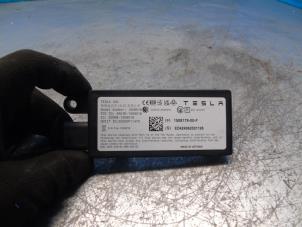 Gebruikte Keyless entry antenne Tesla Model Y (5YJY) RWD Prijs € 52,50 Margeregeling aangeboden door Maresia Auto Recycling B.V.