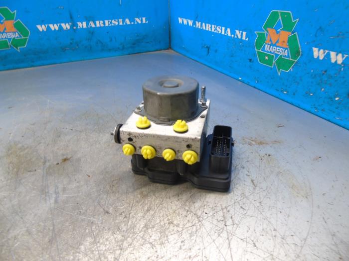 Gebruikte ABS Pomp Renault Clio IV (5R) 0.9 Energy TCE 90 12V Prijs € 105,00 Margeregeling aangeboden door Maresia Auto Recycling B.V.