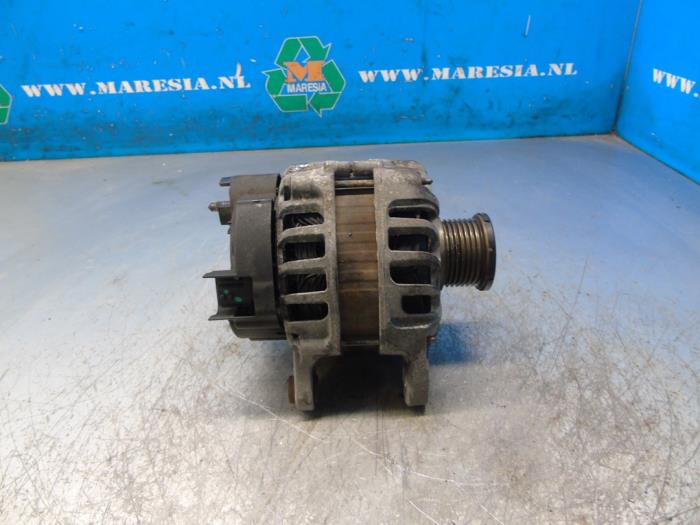 Gebruikte Dynamo Renault Clio IV (5R) 0.9 Energy TCE 90 12V Prijs € 42,00 Margeregeling aangeboden door Maresia Auto Recycling B.V.
