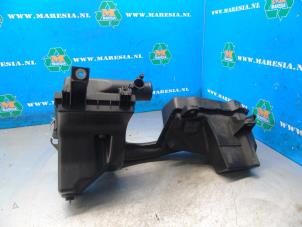 Gebruikte Luchtfilterhuis Toyota Auris Touring Sports (E18) 1.8 16V Hybrid Prijs € 78,75 Margeregeling aangeboden door Maresia Auto Recycling B.V.