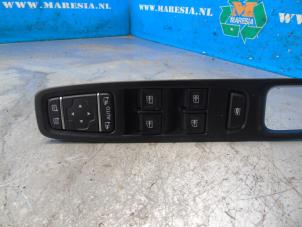 Gebruikte Combischakelaar ramen Renault Captur (2R) 0.9 Energy TCE 12V Prijs € 36,75 Margeregeling aangeboden door Maresia Auto Recycling B.V.