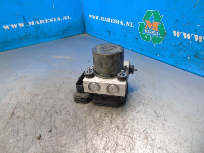 Gebruikte ABS Pomp Opel Movano 2.3 CDTi Biturbo 16V FWD Prijs € 183,75 Margeregeling aangeboden door Maresia Auto Recycling B.V.