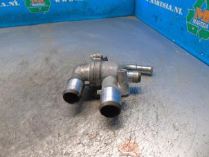 Gebruikte Thermostaathuis Ford Mondeo V Wagon 2.0 Hybrid 16V Prijs € 131,25 Margeregeling aangeboden door Maresia Auto Recycling B.V.