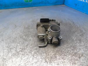 Gebruikte Gasklephuis Mitsubishi Space Star (A0) 1.0 12V Prijs € 52,50 Margeregeling aangeboden door Maresia Auto Recycling B.V.