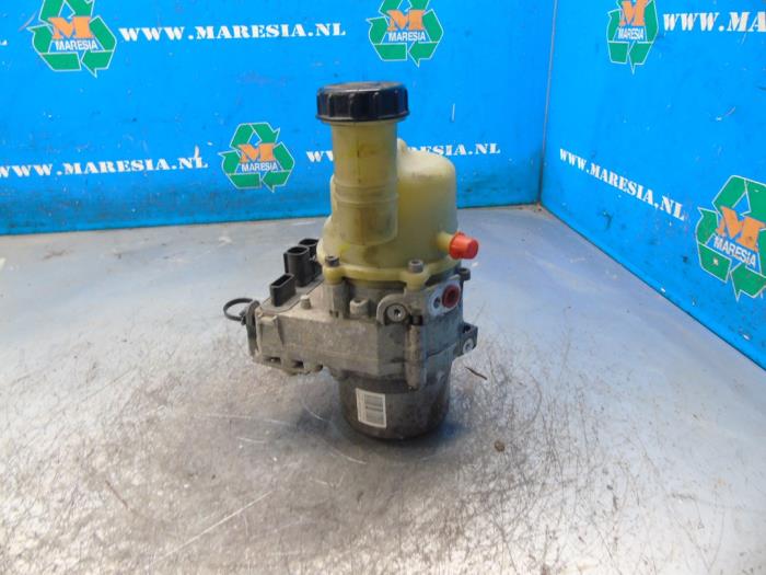Gebruikte Pomp Servo Dacia Sandero II 0.9 TCE 12V Prijs € 152,25 Margeregeling aangeboden door Maresia Auto Recycling B.V.