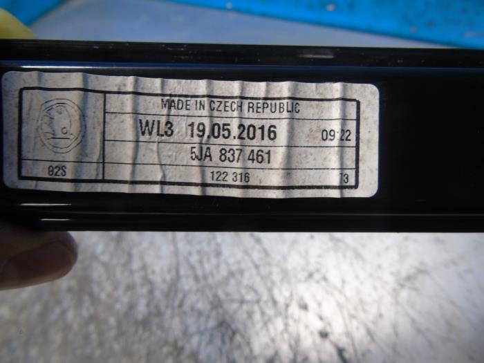 Ruitmechaniek 4Deurs links-voor van een Skoda Rapid 1.2 TSI 16V 2016