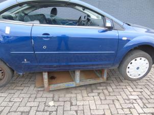 Gebruikte Deur 2Deurs rechts Ford Focus 2 C+C 2.0 16V Prijs € 210,00 Margeregeling aangeboden door Maresia Auto Recycling B.V.