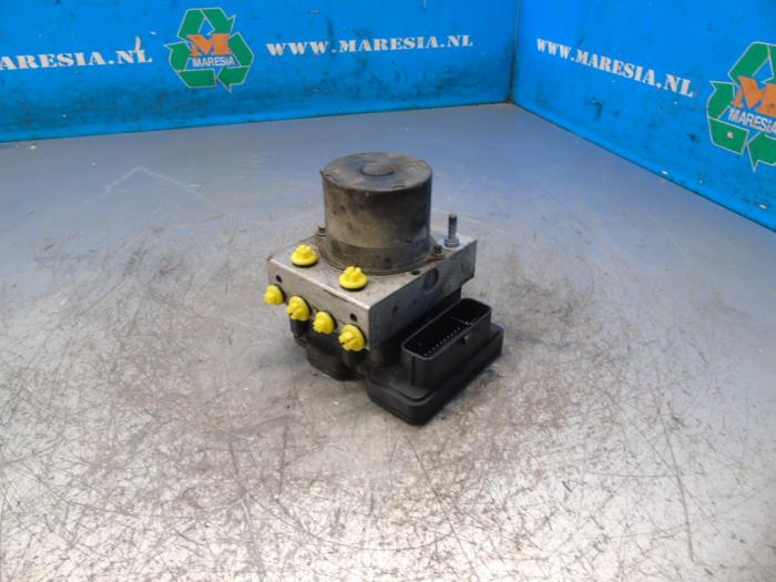 Gebruikte ABS Pomp Renault Master III (EV/HV/UV/VA/VB/VD/VF/VG/VJ) 2.3 dCi 125 16V FWD Prijs € 178,50 Margeregeling aangeboden door Maresia Auto Recycling B.V.