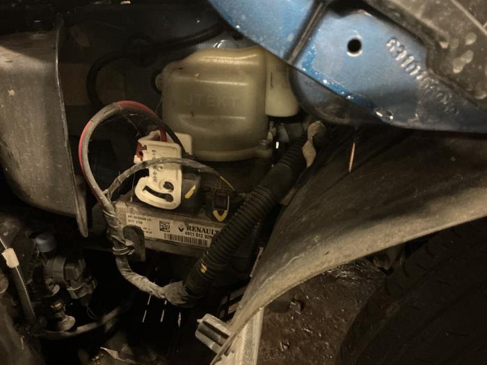 Gebruikte Stuurpomp Dacia Sandero II 1.0 Sce 12V Prijs € 183,75 Margeregeling aangeboden door Maresia Auto Recycling B.V.