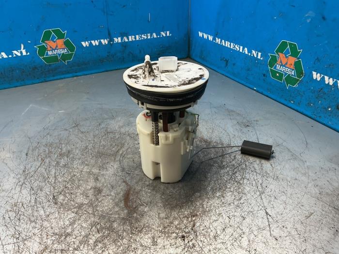 Gebruikte Tank element Pomp Ford Fiesta 6 (JA8) 1.25 16V Prijs € 52,50 Margeregeling aangeboden door Maresia Auto Recycling B.V.
