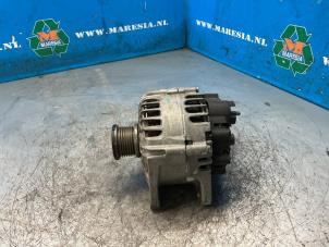 Gebruikte Dynamo Renault Captur (2R) 1.2 TCE 16V EDC Prijs € 94,50 Margeregeling aangeboden door Maresia Auto Recycling B.V.