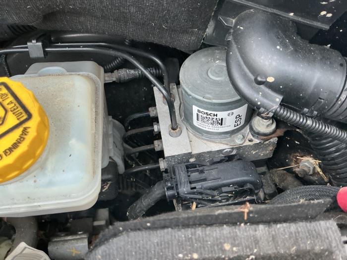 Gebruikte ABS Pomp Alfa Romeo MiTo (955) 0.9 TwinAir Prijs € 115,50 Margeregeling aangeboden door Maresia Auto Recycling B.V.