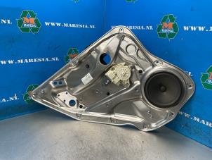 Gebruikte Ruitmechaniek 4Deurs links-achter Mercedes E (W212) E-200 2.0 Turbo 16V Prijs € 73,50 Margeregeling aangeboden door Maresia Auto Recycling B.V.