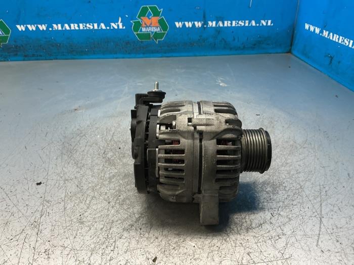 Gebruikte Dynamo Toyota HiAce II 2.5 D4-D 117 Kat. Prijs € 105,00 Margeregeling aangeboden door Maresia Auto Recycling B.V.