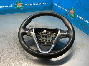 Gebruikte Stuurwiel Ford Transit Courier 1.5 TDCi 75 Prijs € 78,75 Margeregeling aangeboden door Maresia Auto Recycling B.V.