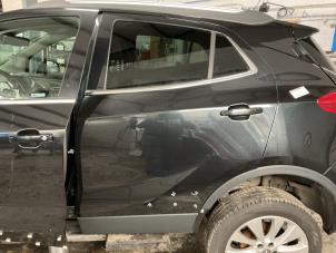 Gebruikte Deur 4Deurs links-achter Opel Mokka/Mokka X 1.6 CDTI 16V 4x2 Prijs € 472,50 Margeregeling aangeboden door Maresia Auto Recycling B.V.