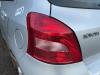 Toyota Yaris II (P9) 1.3 16V VVT-i Achterlicht links