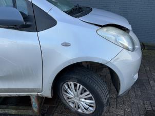 Gebruikte Scherm rechts-voor Toyota Yaris II (P9) 1.3 16V VVT-i Prijs € 157,50 Margeregeling aangeboden door Maresia Auto Recycling B.V.