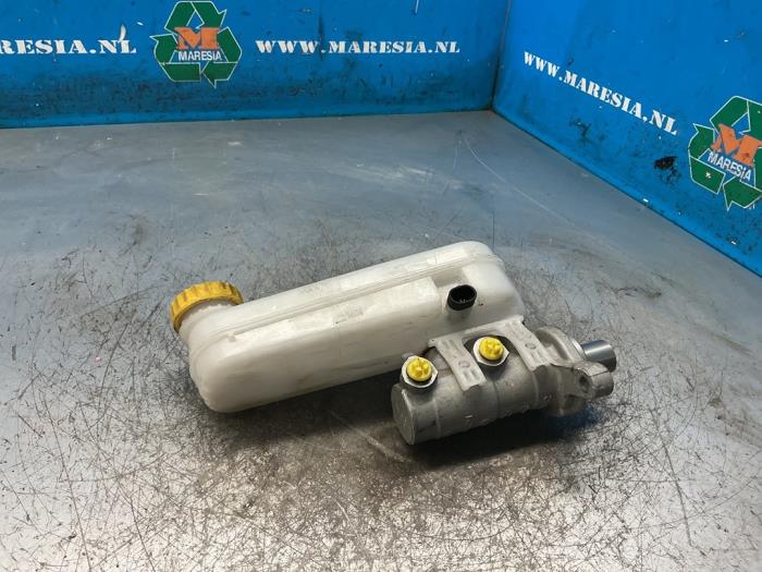 Gebruikte Hoofdremcilinder Fiat Ducato (250) 2.3 D 130 Multijet Prijs € 42,00 Margeregeling aangeboden door Maresia Auto Recycling B.V.