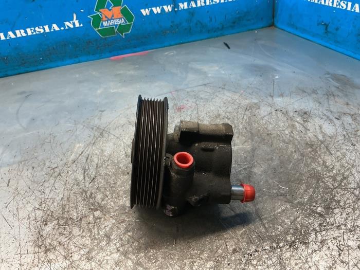Gebruikte Pomp Servo Opel Vivaro 2.0 CDTI Prijs € 89,25 Margeregeling aangeboden door Maresia Auto Recycling B.V.