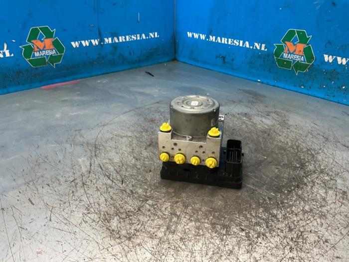 Gebruikte ABS Pomp Opel Corsa F (UB/UH/UP) 1.2 12V 75 Prijs € 194,25 Margeregeling aangeboden door Maresia Auto Recycling B.V.