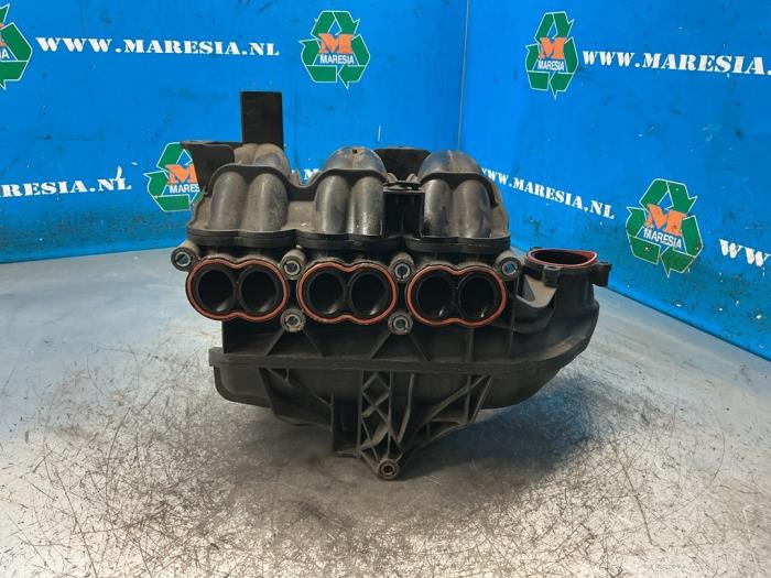 Gebruikte Inlaatspruitstuk Ford Fiesta 6 (JA8) 1.0 Ti-VCT 12V 65 Prijs € 42,00 Margeregeling aangeboden door Maresia Auto Recycling B.V.