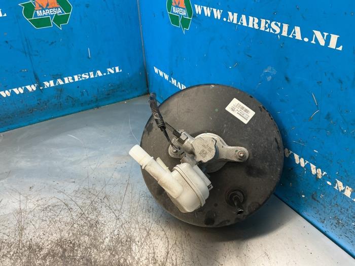 Gebruikte Rembekrachtiger Ford Transit Courier 1.5 TDCi 75 Prijs € 78,75 Margeregeling aangeboden door Maresia Auto Recycling B.V.