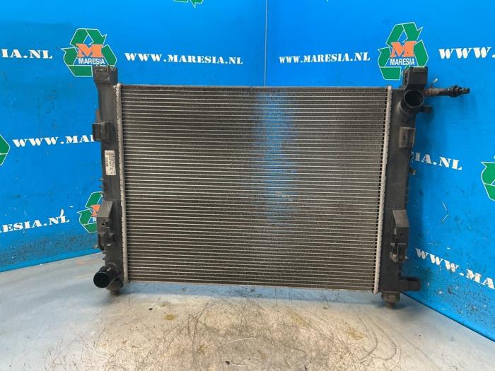 Gebruikte Radiateur Dacia Logan MCV II/III/Sandero Wagon 0.9 TCE 12V LPG Prijs € 47,25 Margeregeling aangeboden door Maresia Auto Recycling B.V.