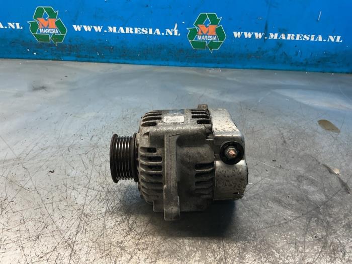 Gebruikte Dynamo Daihatsu Terios (J2) 1.5 16V DVVT 4x4 Euro 4 Prijs € 47,25 Margeregeling aangeboden door Maresia Auto Recycling B.V.