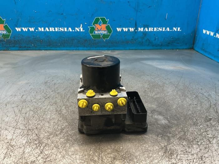Gebruikte ABS Pomp Ford C-Max (DXA) 1.6 Ti-VCT 16V Prijs € 105,00 Margeregeling aangeboden door Maresia Auto Recycling B.V.
